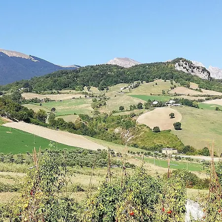 Casa A Con Vista Gran Sasso Vakantiehuis Montebello di Bertona